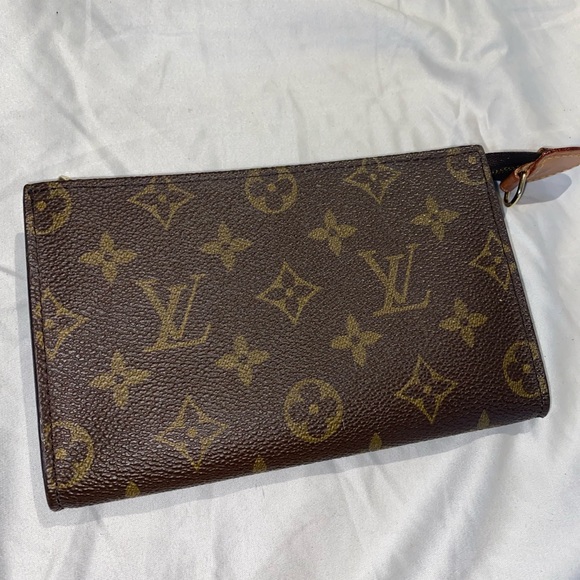 ❌SOLD❌ Louis Vuitton Pouche AUTHENTIC - Picture 1 of 5